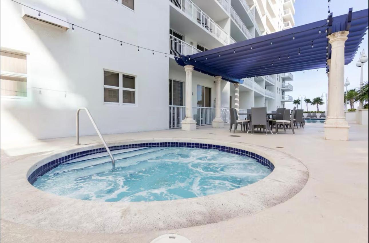 Exclusive Ocean View In Brickell Apartment *