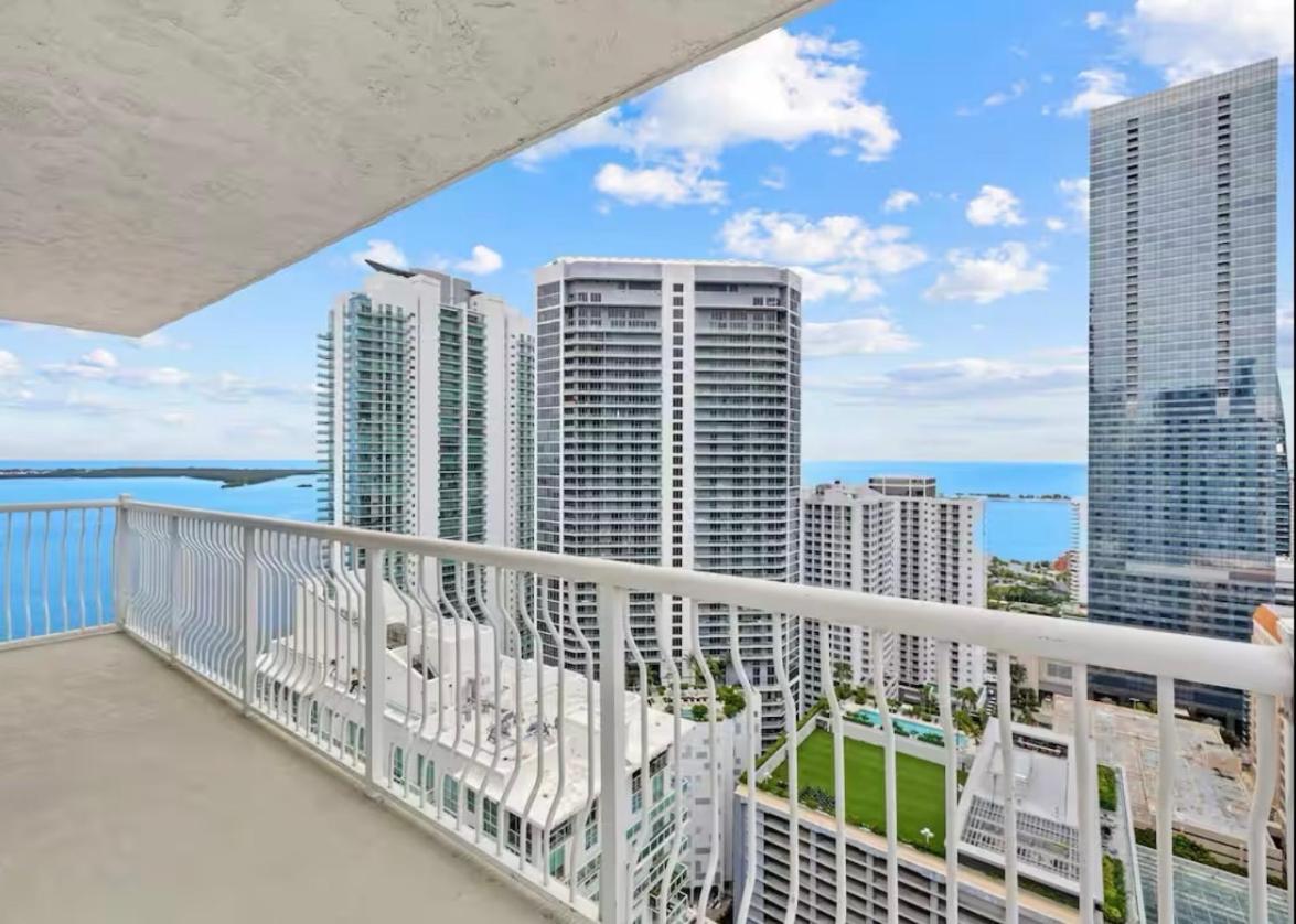 Exclusive Ocean View In Brickell Apartment